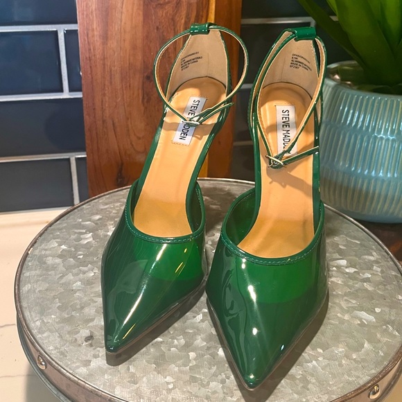 Steve Madden | Opar Translucent Glossy Green Stiletto Pump Heels - Picture 2 of 6